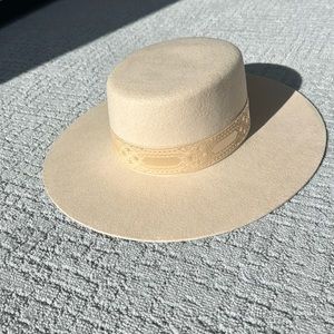 Lack of color wide, brim, hat